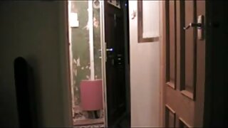 Sexy cô gái trong trang phục đỏ tickles có sex nguoi mau han quoc lông twat của slutty brunette gal