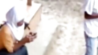 Siêu sexy brunette gà con làm hài sex hàn đẹp lòng cô ấy sừng người với rắn BJ trong 69 đặt ra